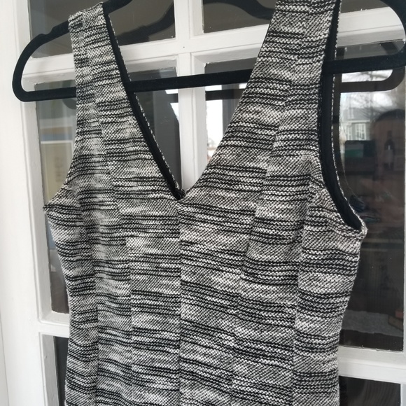 Banana Republic - Sleeveless Swing Dress - Picture 3 of 8